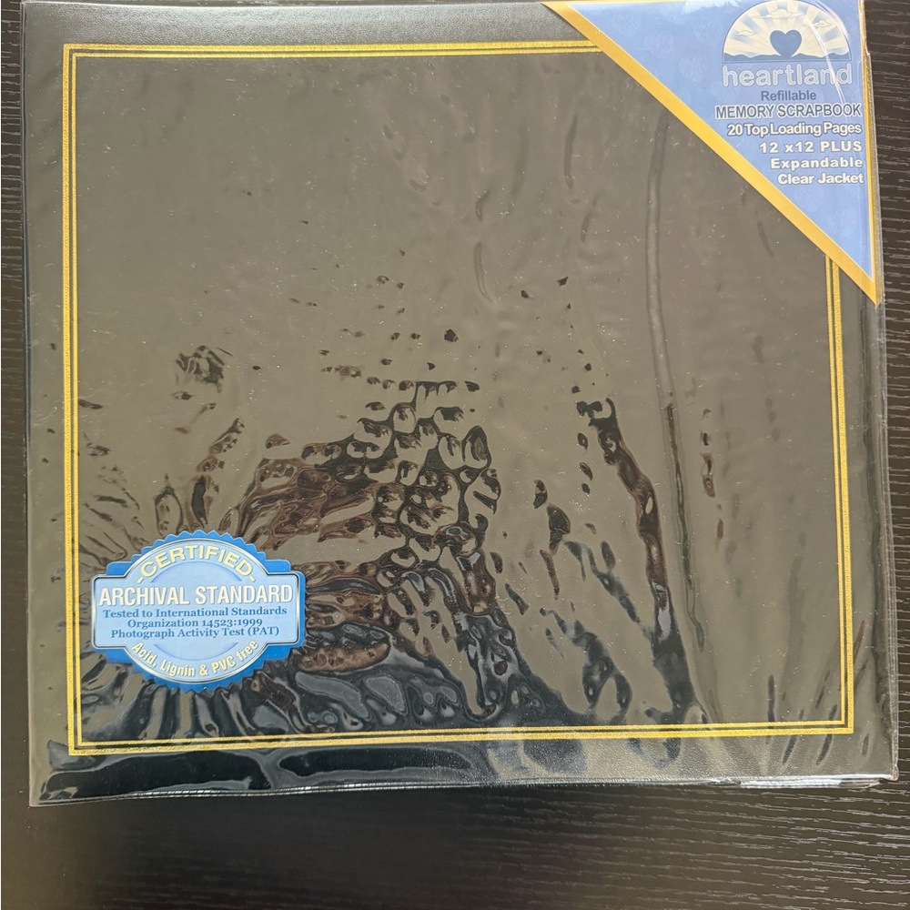 Heartland Refillable Memory Scrapbook - Black with Gold Trim 12x12